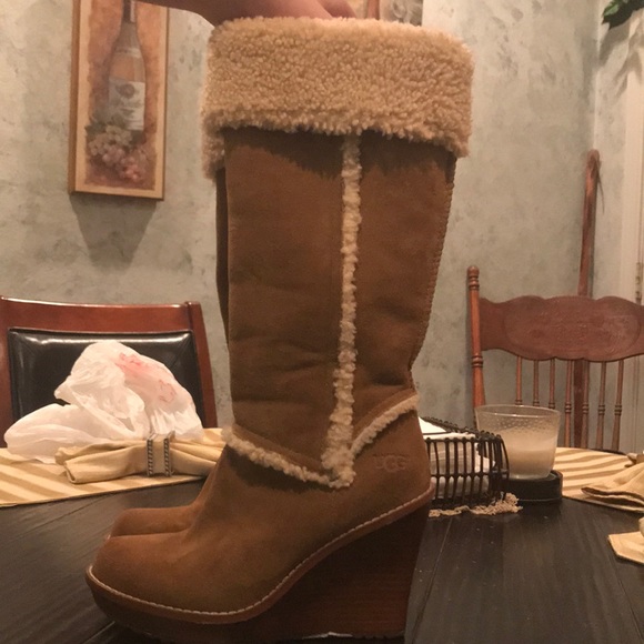 UGG Shoes - UGG Boots Sheepskin and Leather Boots. Size 6 1/2.